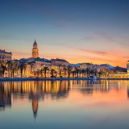 Inviting 7 Sleeps 4 Guests Appartement Split