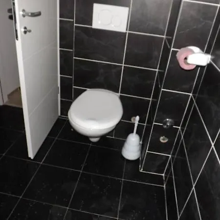 Inviting 7 Sleeps 4 Guests