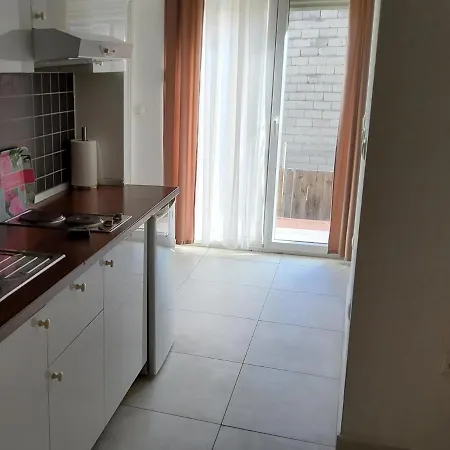 Inviting 7 Sleeps 4 Guests Appartement