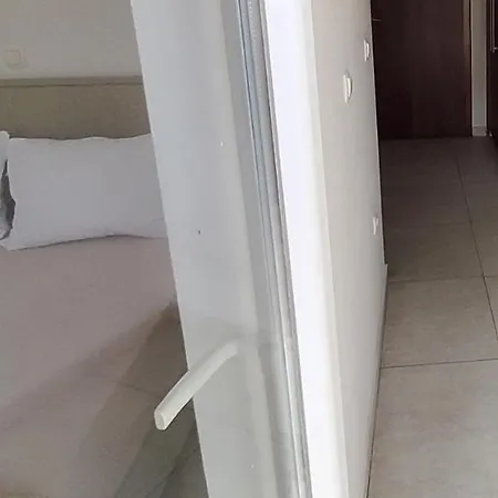 Inviting 7 Sleeps 4 Guests Appartement *