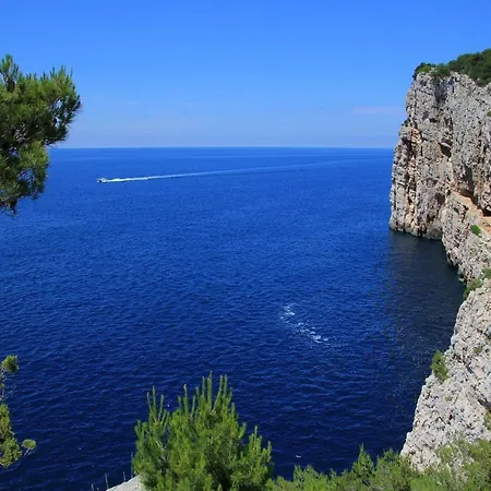 Inviting 7 Sleeps 4 Guests Appartement Split